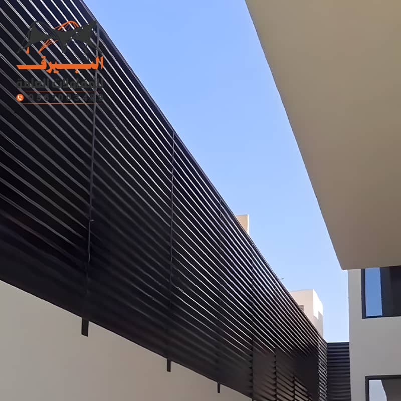 تركيب سواتر حديد من مؤسسة مظلات وسواتر البيرق